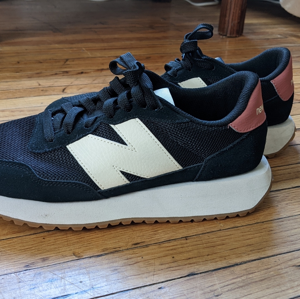 New Balance 237